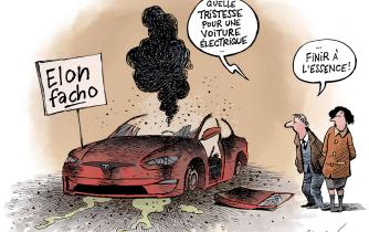 Tesla pris pour cible