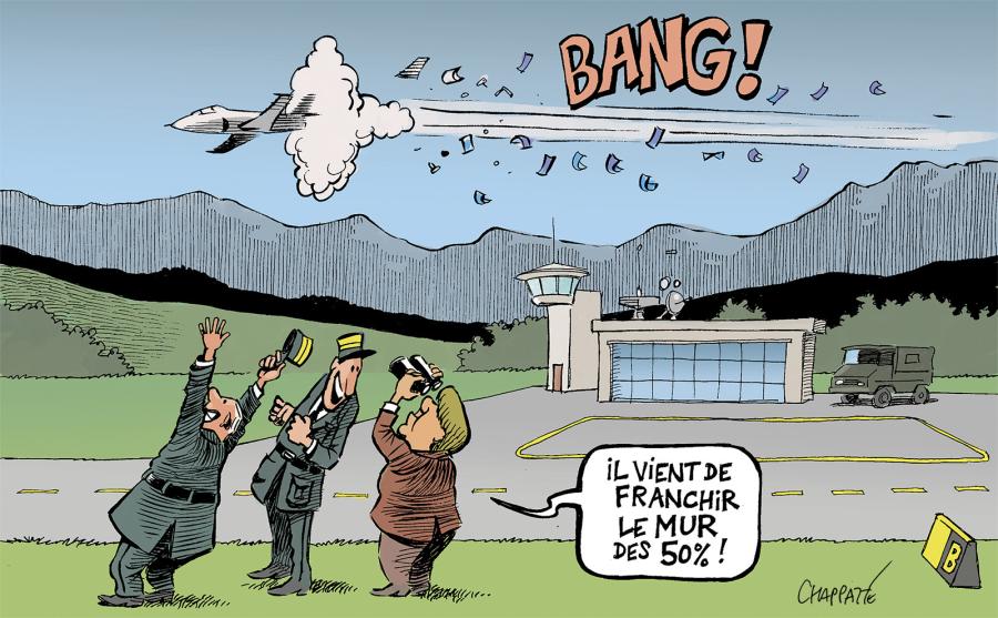 Le nouvel avion de combat passe de justesse Le nouvel avion de combat passe de justesse Le nouvel avion de combat passe de justesse